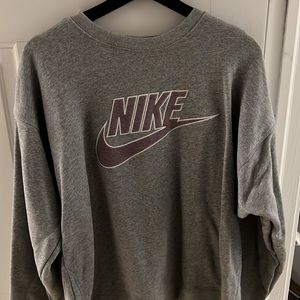 Gray Nike Crew Neck - Size Large